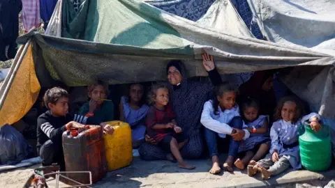 Devastating Conditions within Gaza City as Military Tanks Continue Operations